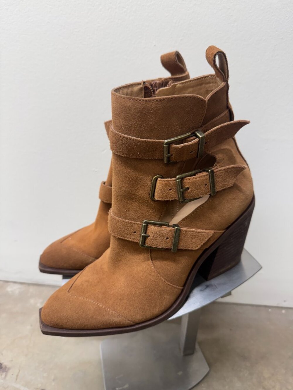 Crown Vintage Stralla Leather Upper Women's size 7 Triple buckle Boots
